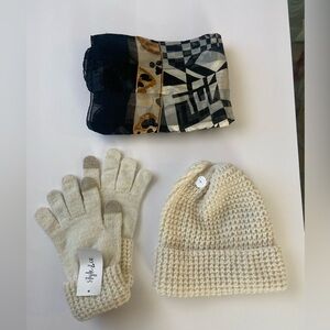 Nice beige hat and glove combo. One size fits all.